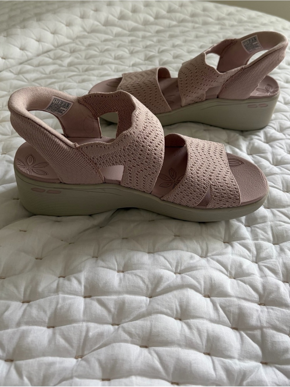 Skechers pink Blush slip on knit Sandals size 7 - Picture 4 of 11